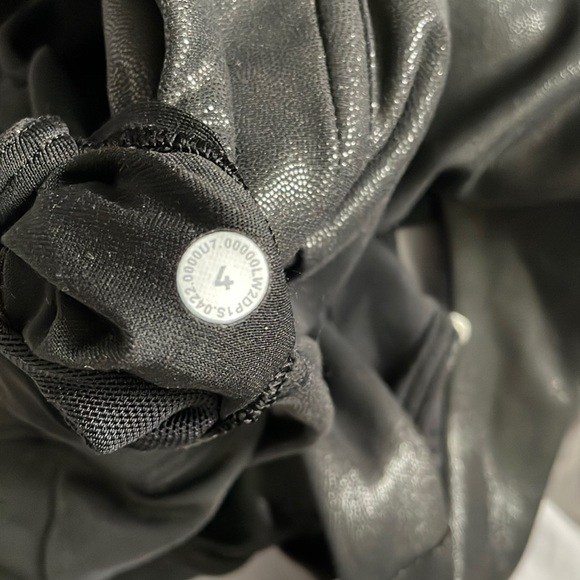 NWT Lululemon Wunder Train Longline Bra Foil
*Medium Support, C/D Cup Size 4 - Picture 6 of 9